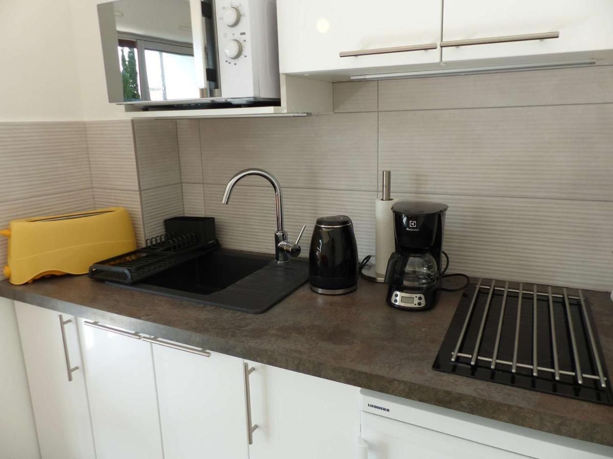 Charmant Studio Climatise Avec Balcon A 50M De La Plage - Le Lavandou Centre-Ville - Fr-1-308-110 Εξωτερικό φωτογραφία